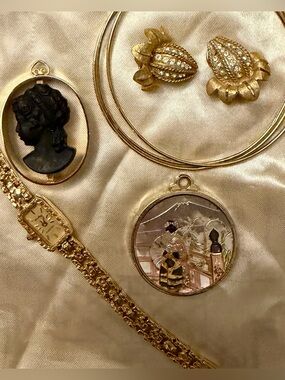 Vintage Cameo and Medallion Jewelry Set